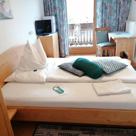 ホームステイ Gaestehaus Alpenblick ムタース