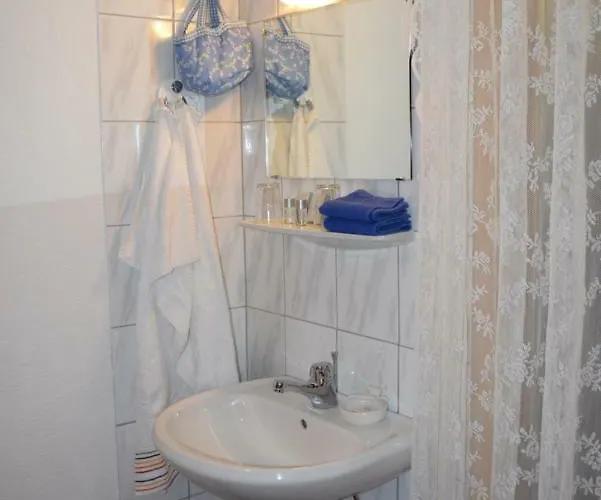 Gaestehaus Alpenblick * Mutters