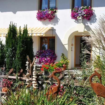 בית אירוח Gaestehaus Alpenblick מוטרס